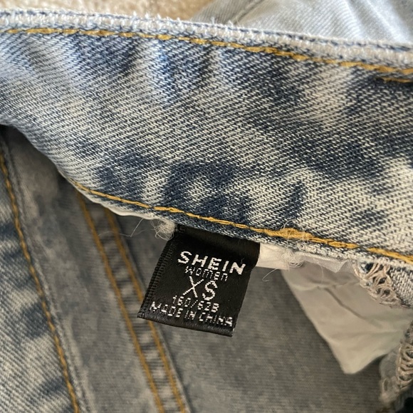 High Rise Mom Shorts - Picture 2 of 3